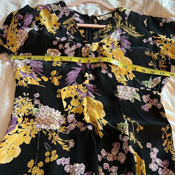 TiMo/Barney’s New York S. short sleeved floral Swing dress. - Picture 3 of 5